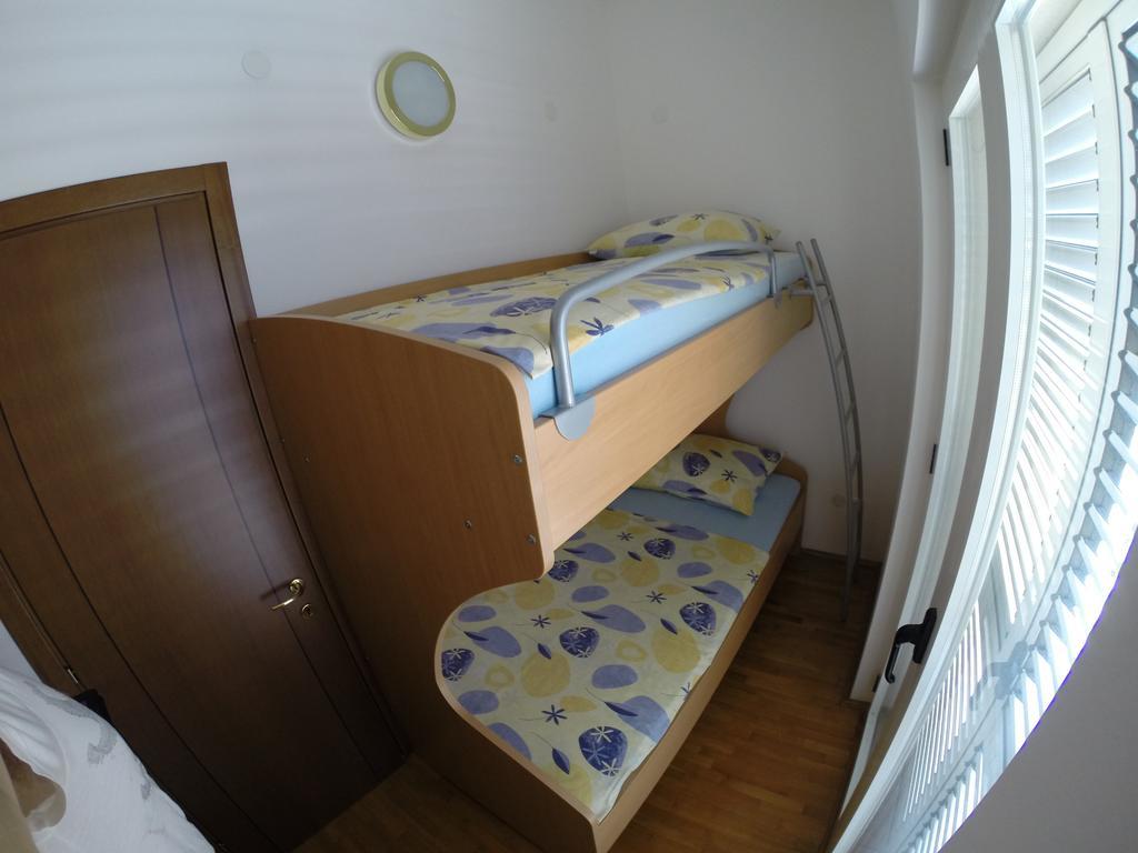 Apartments Romana 슬라티네 객실 사진