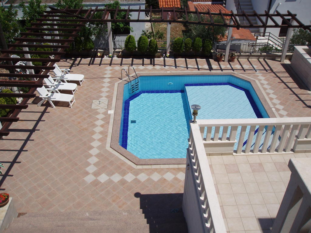 Apartments Romana 슬라티네 객실 사진
